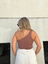 Load image into Gallery viewer, BECKS ONE SHOULDER TOP BROWN
