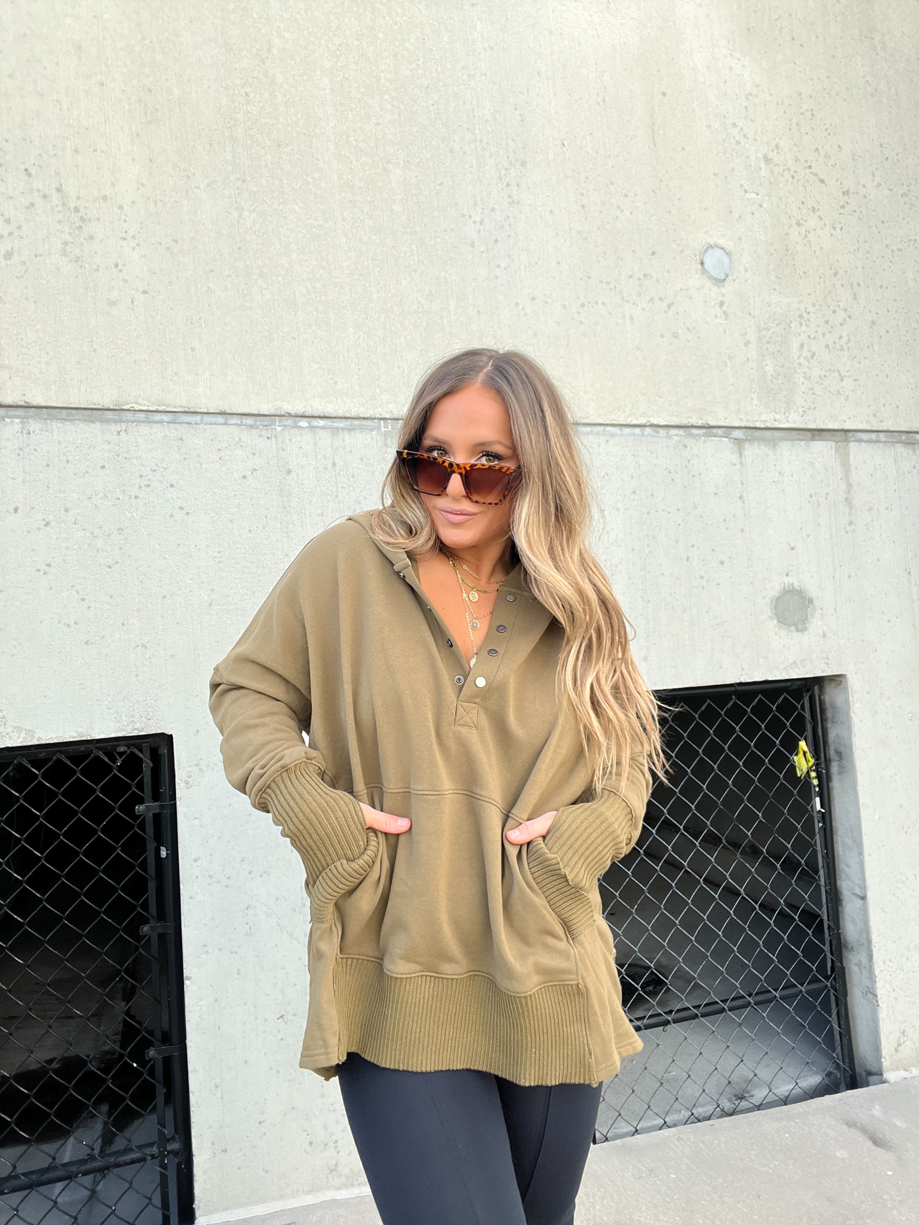 FIRST CLASS HOODIE OLIVE