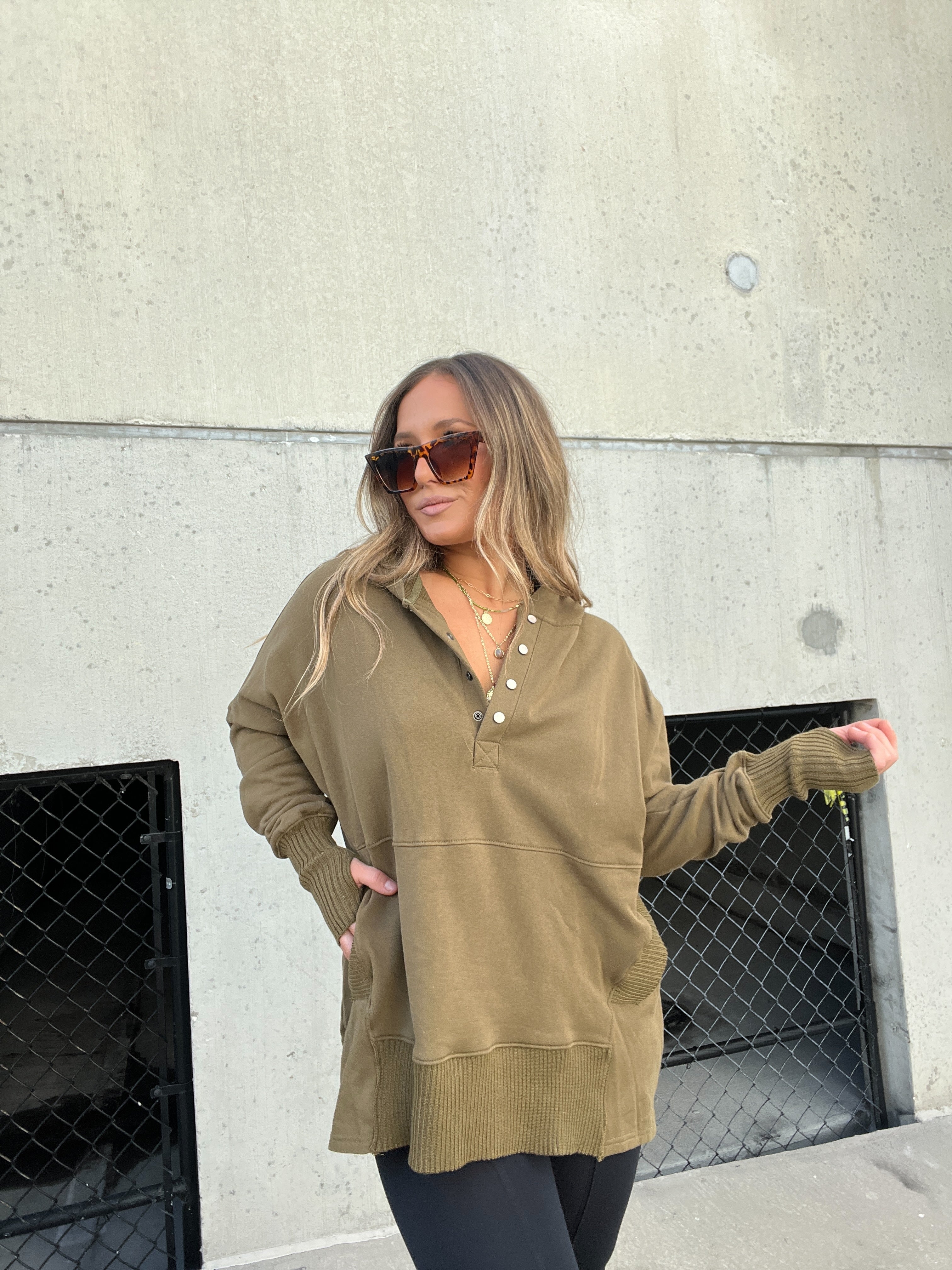 FIRST CLASS HOODIE OLIVE