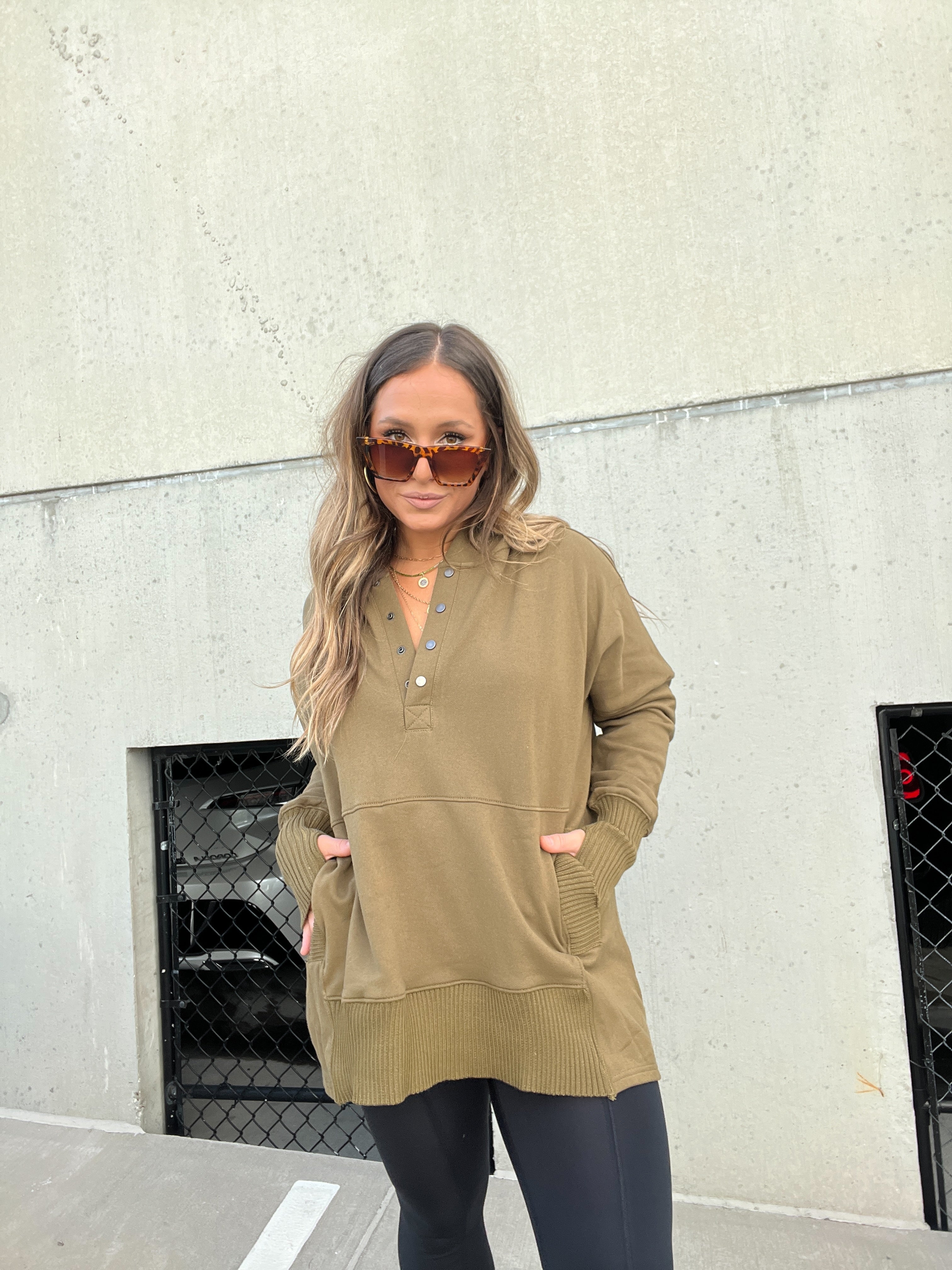 FIRST CLASS HOODIE OLIVE