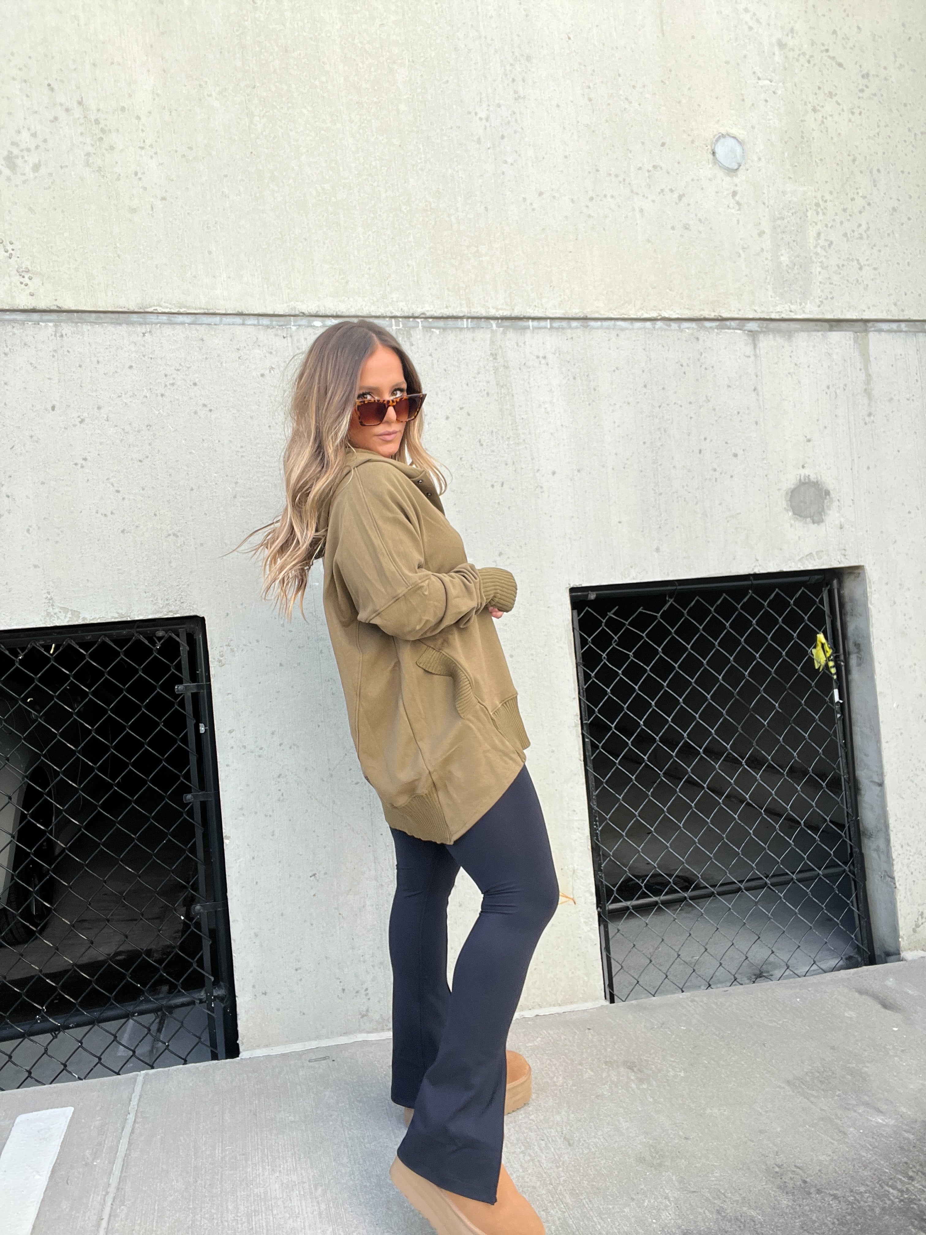 FIRST CLASS HOODIE OLIVE