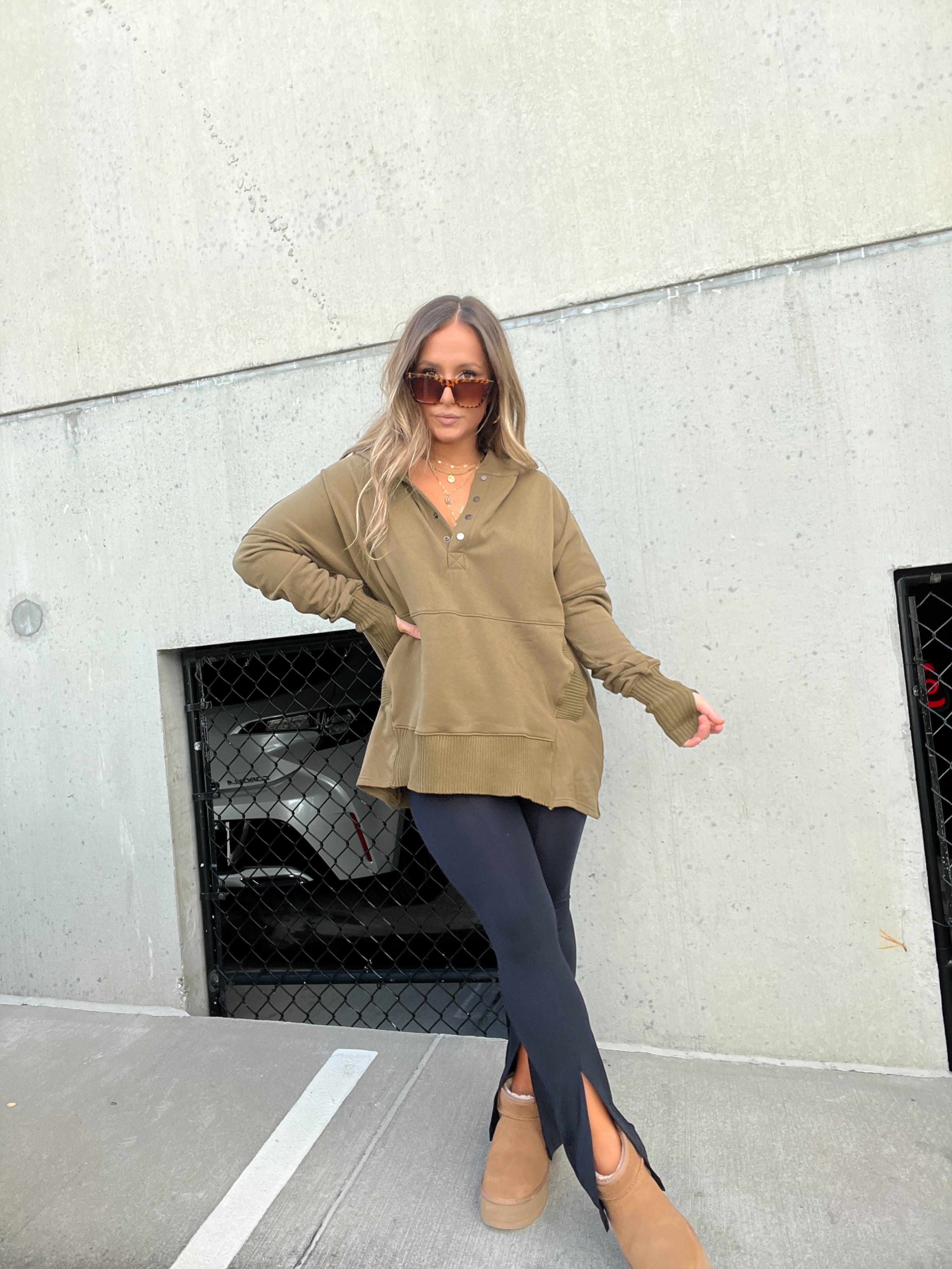 FIRST CLASS HOODIE OLIVE