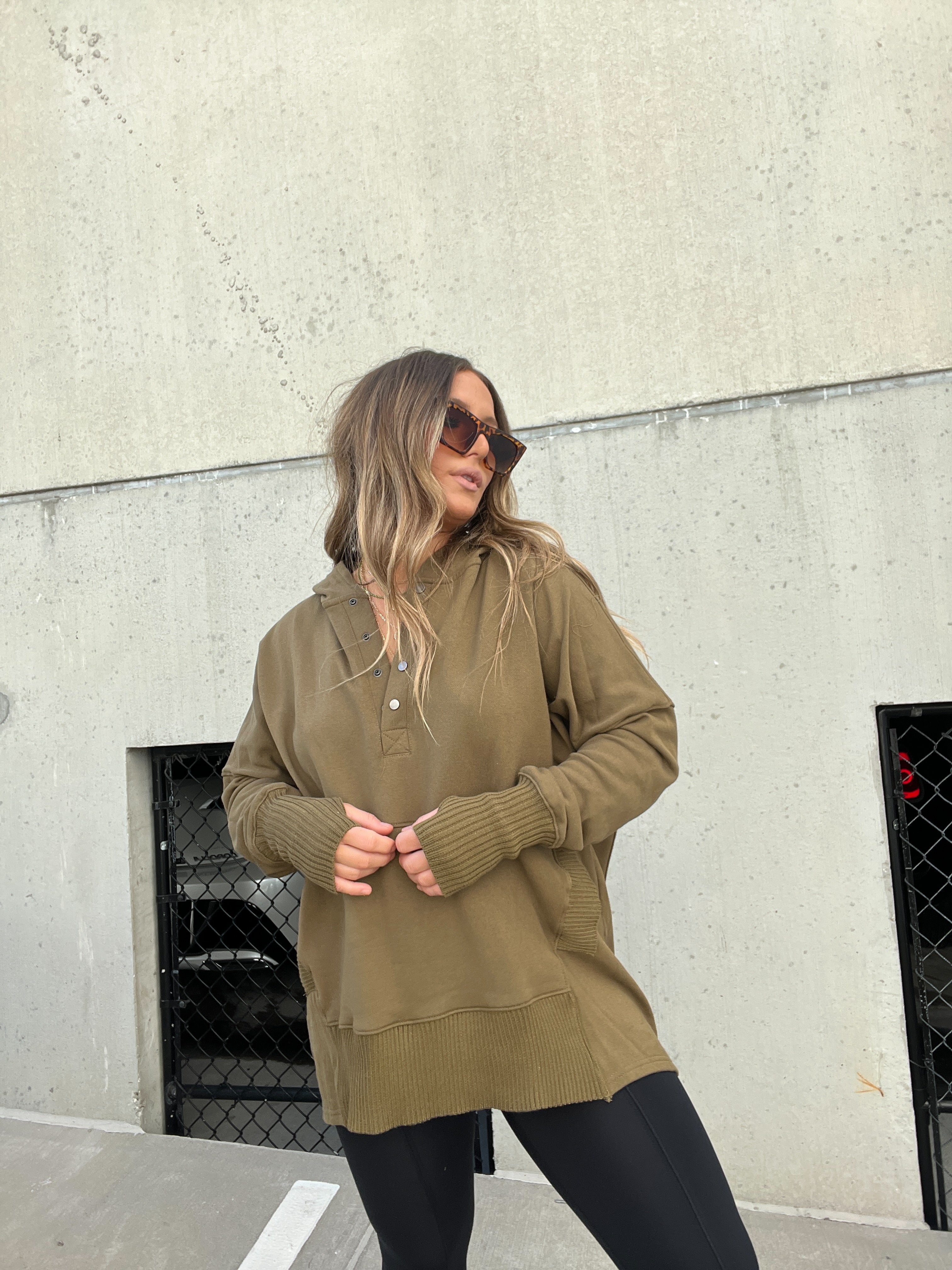 FIRST CLASS HOODIE OLIVE